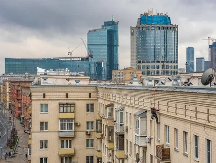 12 зданий на Кутузовском проспекте оснастят архитектурно-художественной подсветкой