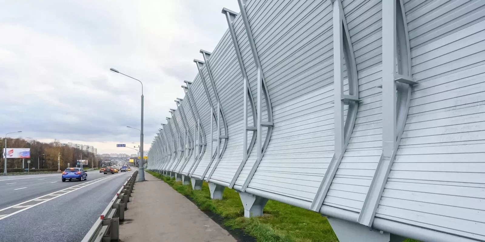 В 2024 году в Москве заменили свыше 4 тыс. кв. м шумозащитных экранов В 2024 году в Москве заменили свыше 4 тыс. кв. м шумозащитных экранов