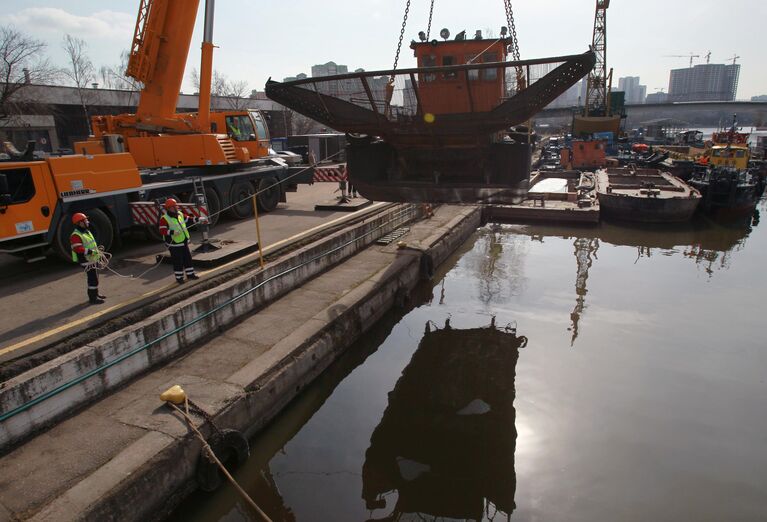 Подготовка коммунального флота Москвы к новому сезону летней навигации 