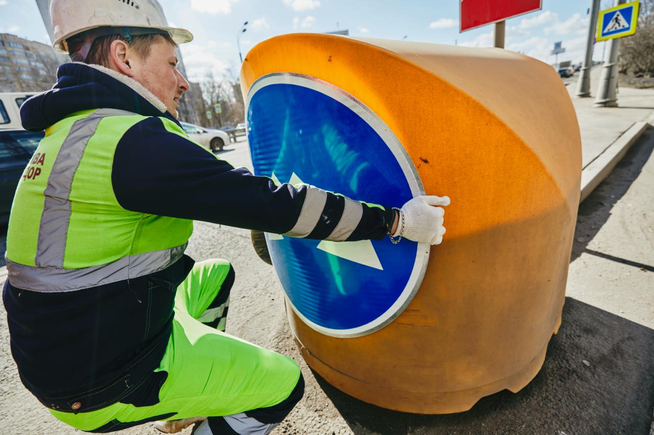 В 2026 году в Москве обновят порядка 1,6 тысячи дорожных буферов безопасности