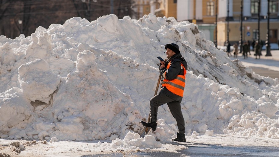 Ликвидация последствий снегопадов в Санкт-Петербурге признана "удовлетворительной"