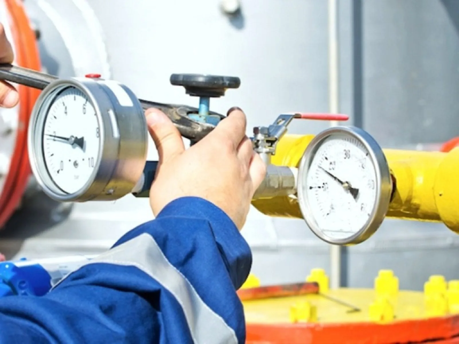 Специалисты городского хозяйства Москвы продолжают гидравлические испытания и проверку тепловых сетей