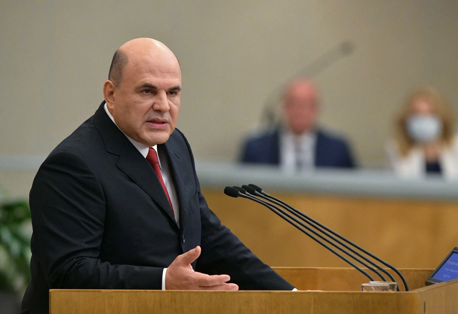 Михаил Мишустин поручил утвердить дорожную карту по развитию производства лифтов в России