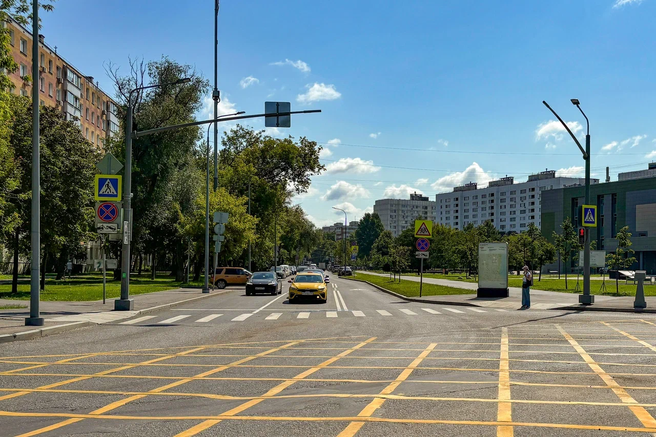 На улице Кухмистерова на юго-востоке Москвы обновили более 18 тысяч квадратных метров асфальта На улице Кухмистерова на юго-востоке Москвы обновили более 18 тысяч квадратных метров асфальта