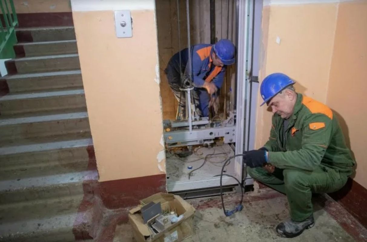 В ДНР с начала года заменили более 300 лифтов по программе капремонта В ДНР с начала года заменили более 300 лифтов по программе капремонта