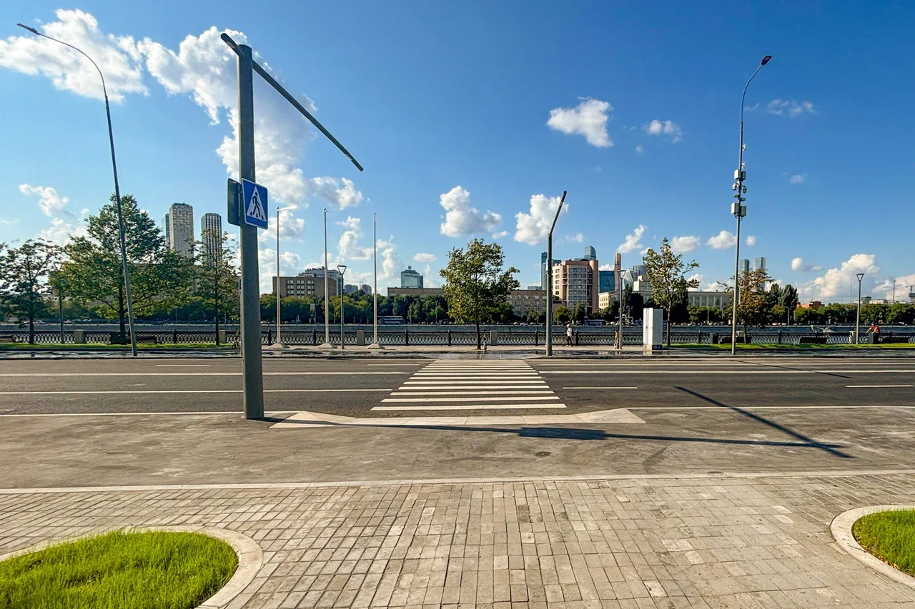 Новодевичья набережная в центре Москвы обновилась после комплексного ремонта