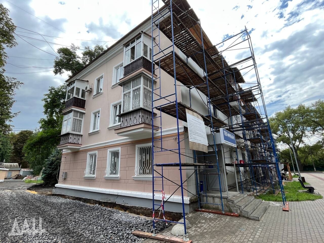 В ДНР и ЛНР продолжат капитальный ремонт многоквартирных домов В ДНР и ЛНР продолжат капитальный ремонт многоквартирных домов