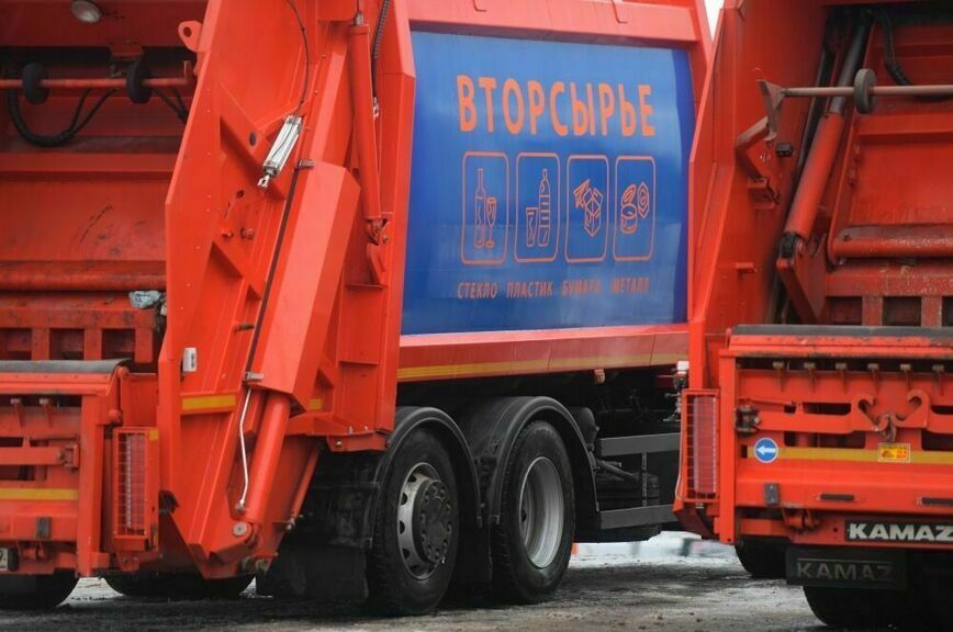 Совет Федерации одобрил закон об отсрочке обновления парка мусоровозов