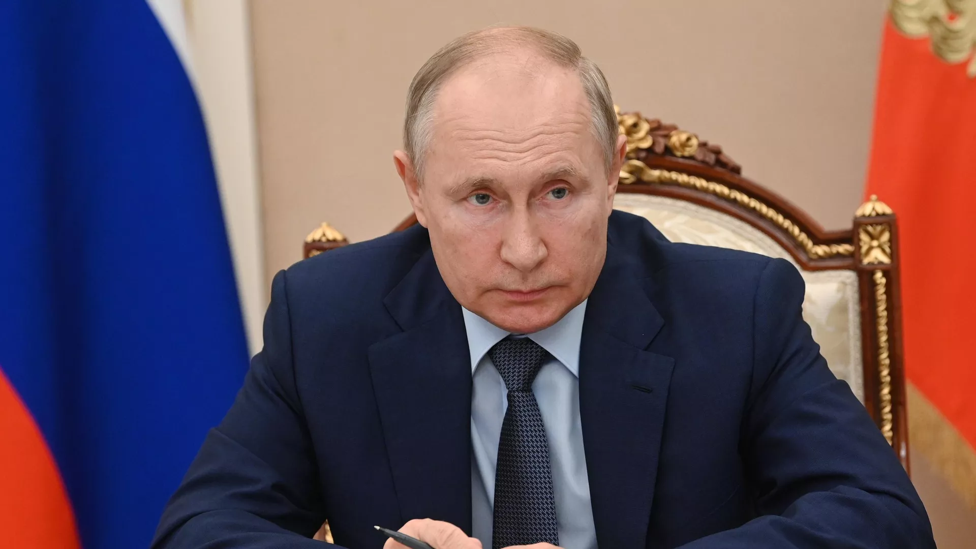Путин поручил упростить подключение объектов к электросетям Путин поручил упростить подключение объектов к электросетям