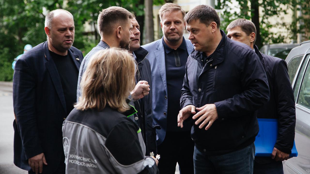Петербургские депутаты предложили ограничить полномочия управляющих компаний МКД Петербургские депутаты предложили ограничить полномочия управляющих компаний МКД