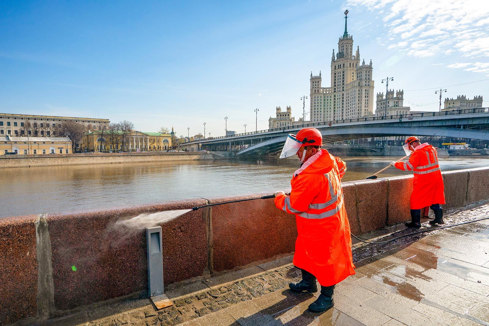 В столице завершили весеннюю подготовку набережных к навигационному сезону