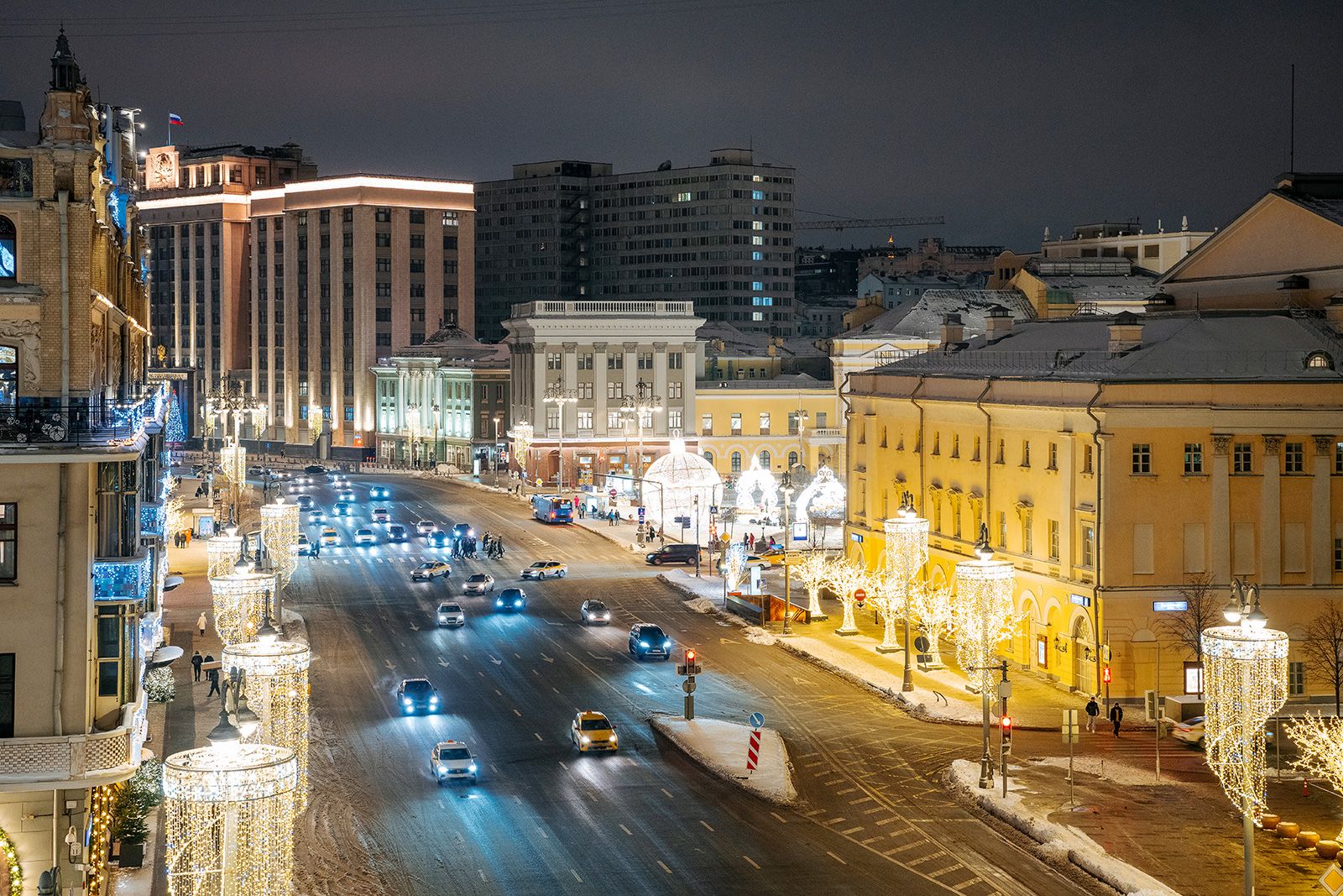 В Москве уличное освещение и архитектурную подсветку перевели на зимний режим В Москве уличное освещение и архитектурную подсветку перевели на зимний режим
