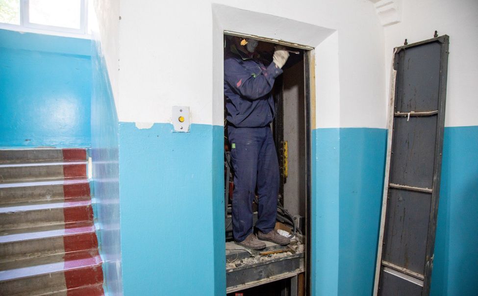 Карелия и еще 19 регионов рискуют не выполнить план по замене лифтов к 2030 году