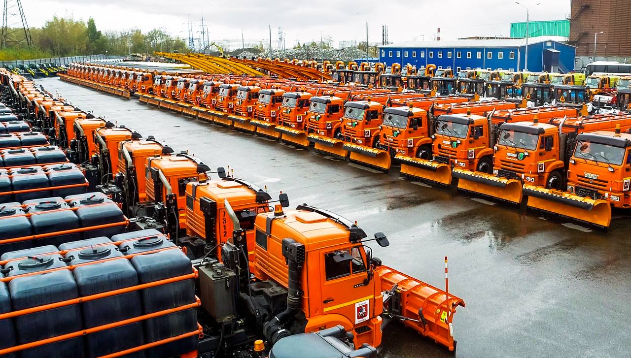 В Москве 157 автомобильных баз коммунальных служб приведены в полную готовность к зиме