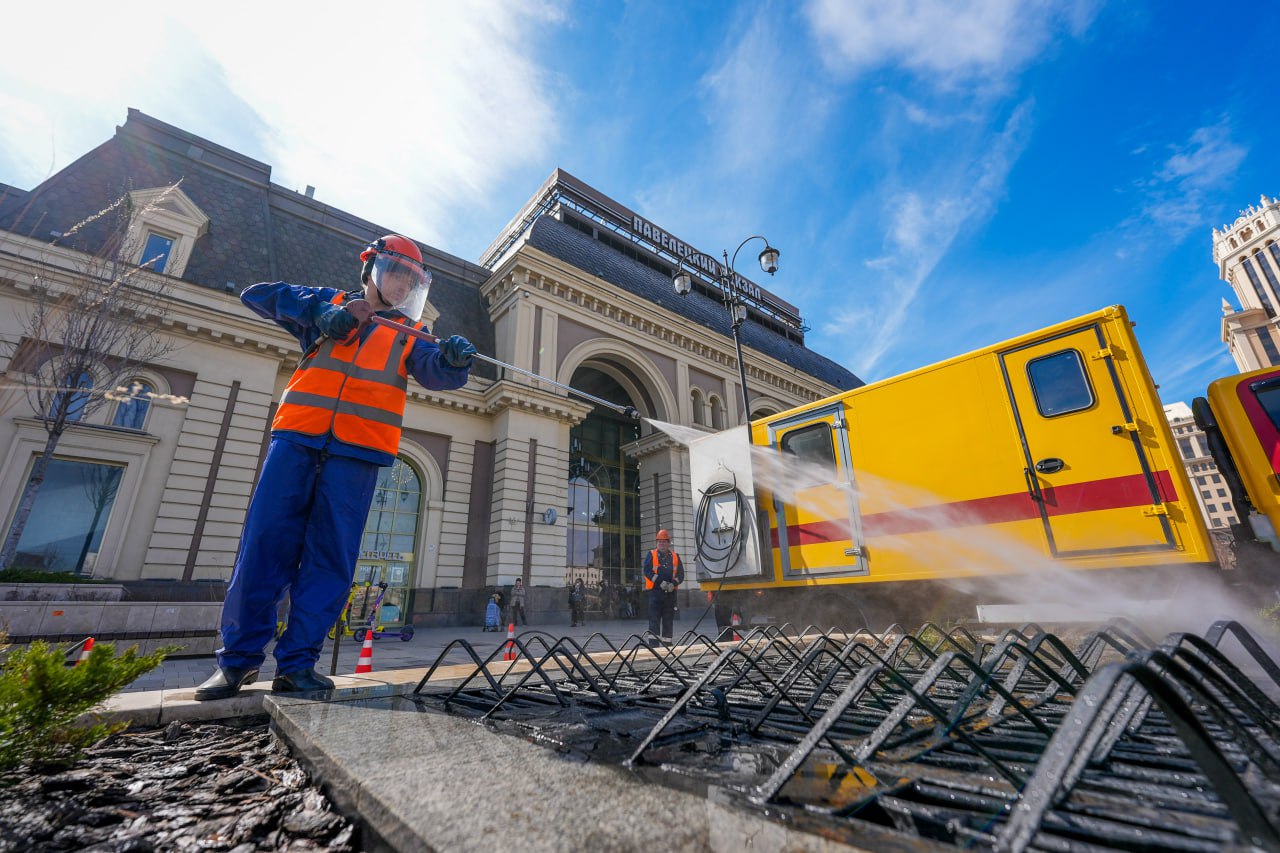 В Москве провели масштабную промывку вентиляционных шахт и коллекторов
