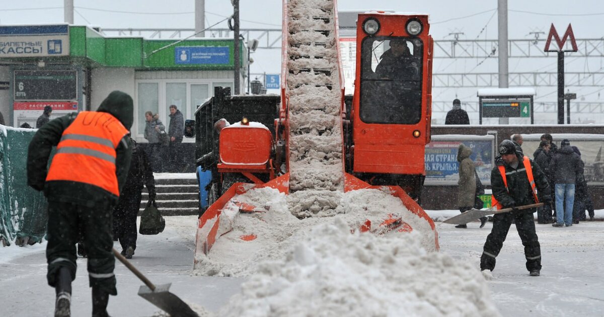 В Москве проводится круглосуточная уборка снега