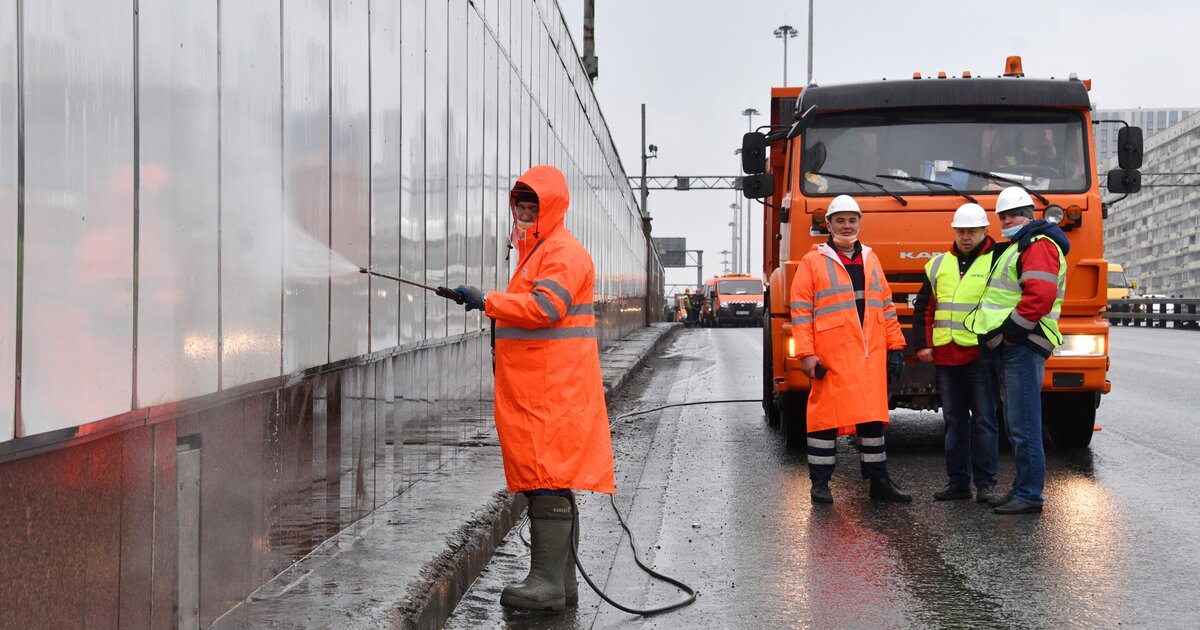 В Москве промыли около 2 тыс. инженерных сооружений перед зимой