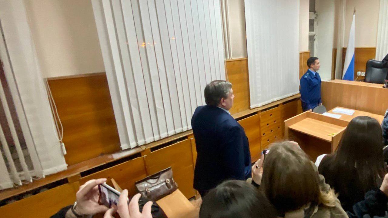В Екатеринбурге бывший министр ЖКХ получил условный срок за взятку В Екатеринбурге бывший министр ЖКХ получил условный срок за взятку
