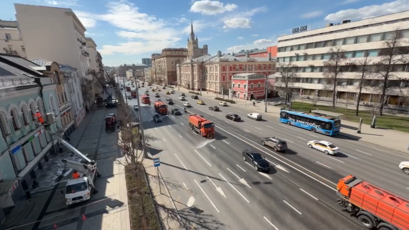 Столичные дороги и тротуары в субботу будут промыты со специальным шампунем после зимнего периода