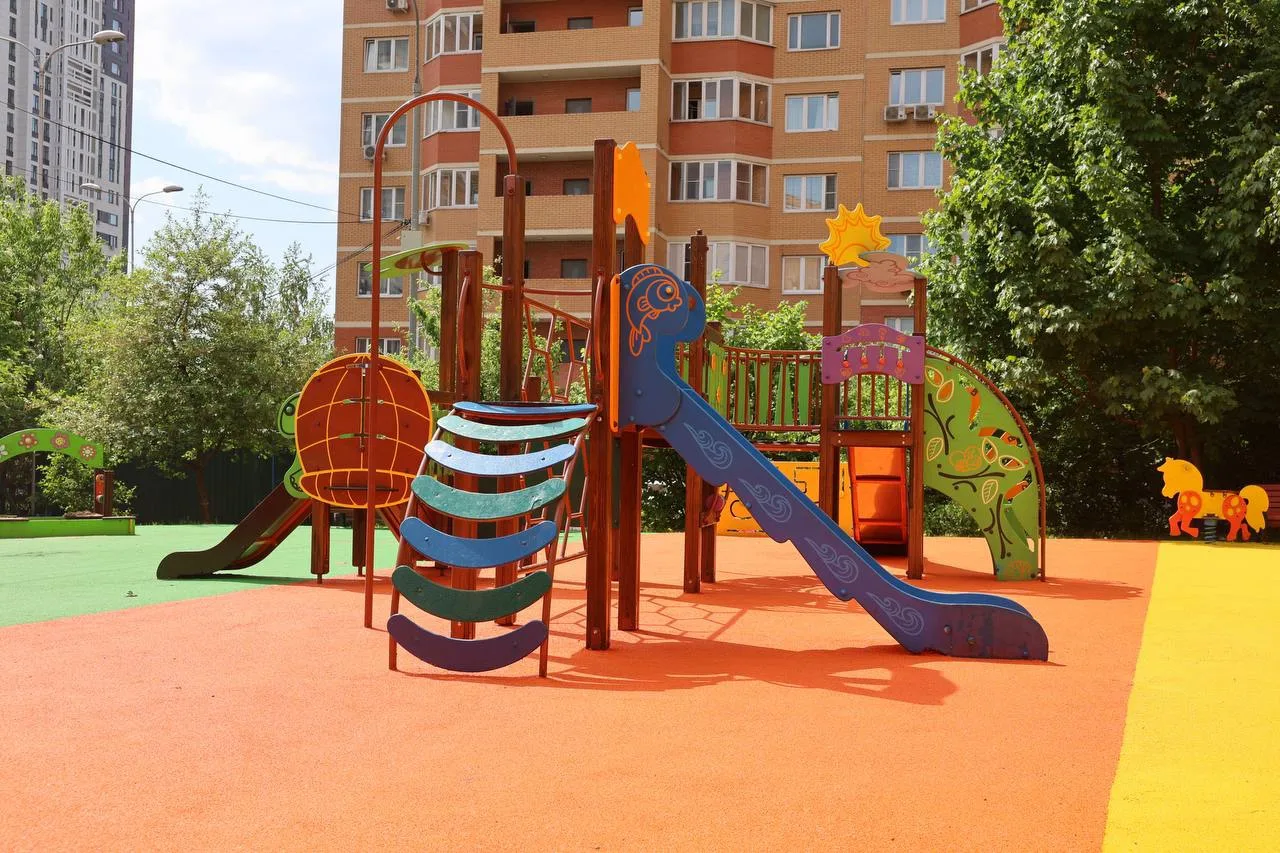 В Москве обновили игровые пространства для детей разных возрастов В Москве обновили игровые пространства для детей разных возрастов