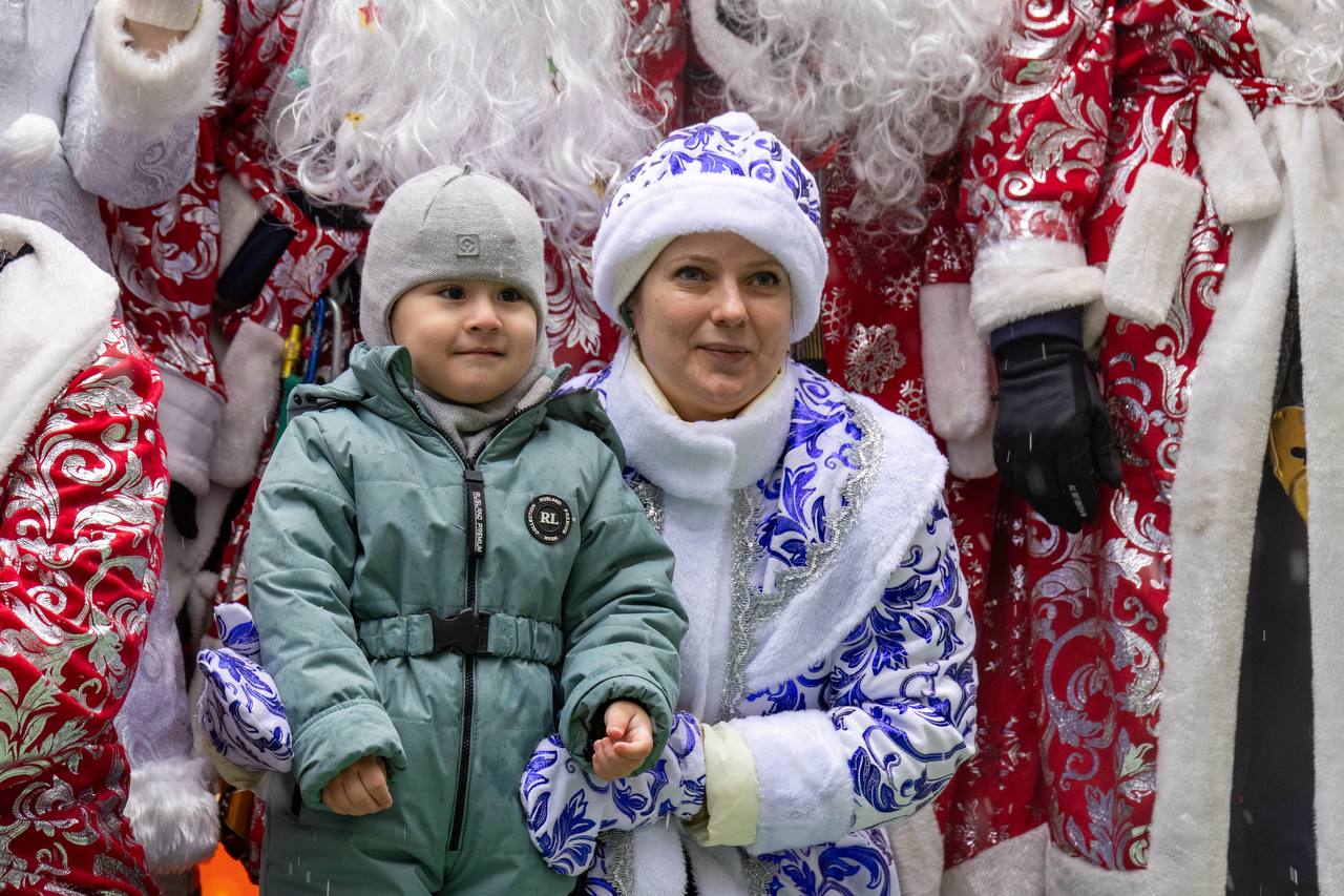 Столичные спасатели организовали новогодний сюрприз для юных пациентов Морозовской больницы Столичные спасатели организовали новогодний сюрприз для юных пациентов Морозовской больницы