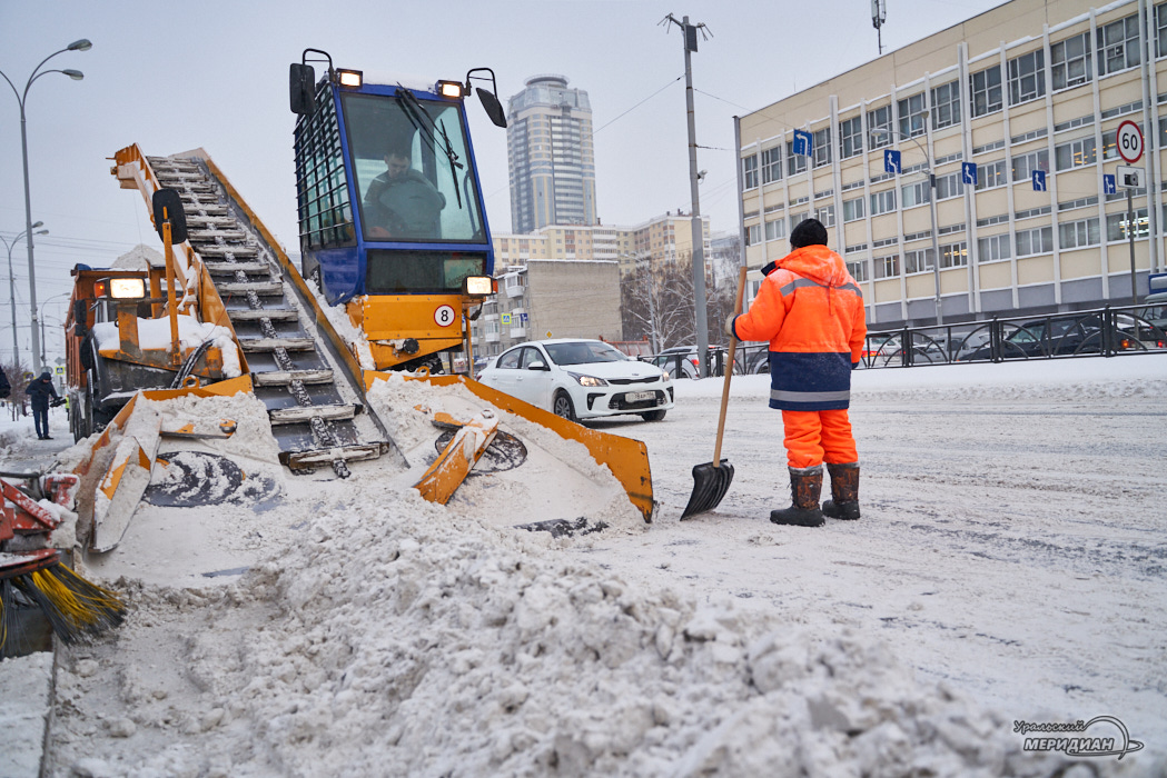 Как в Екатеринбурге обеспечивают работоспособность уборочной техники в морозы
