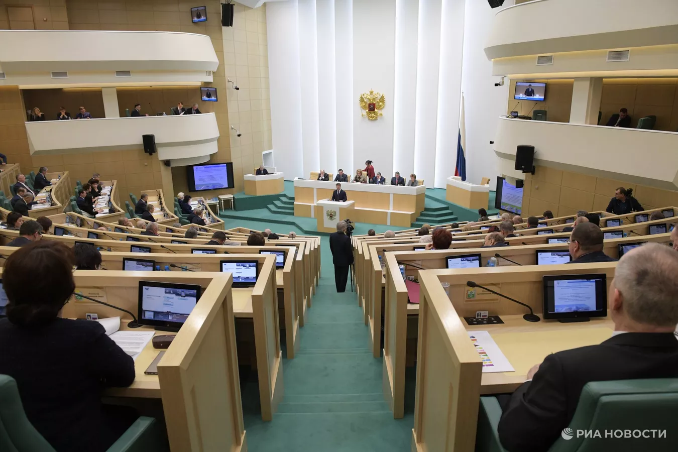 Сенаторы и депутаты предложили ограничить выдачу лицензий на управление многоквартирными домами иностранцам