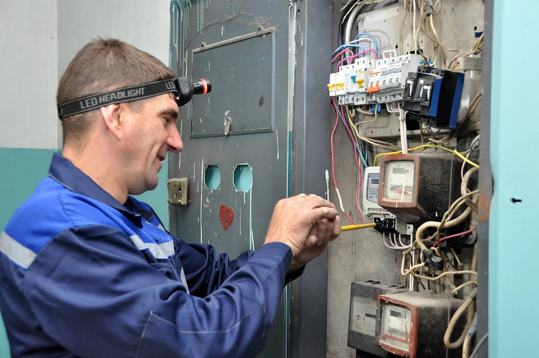 Санкт-Петербург: Дефицит квалифицированных специалистов в сфере ЖКХ сохраняется, несмотря на рост вакансий