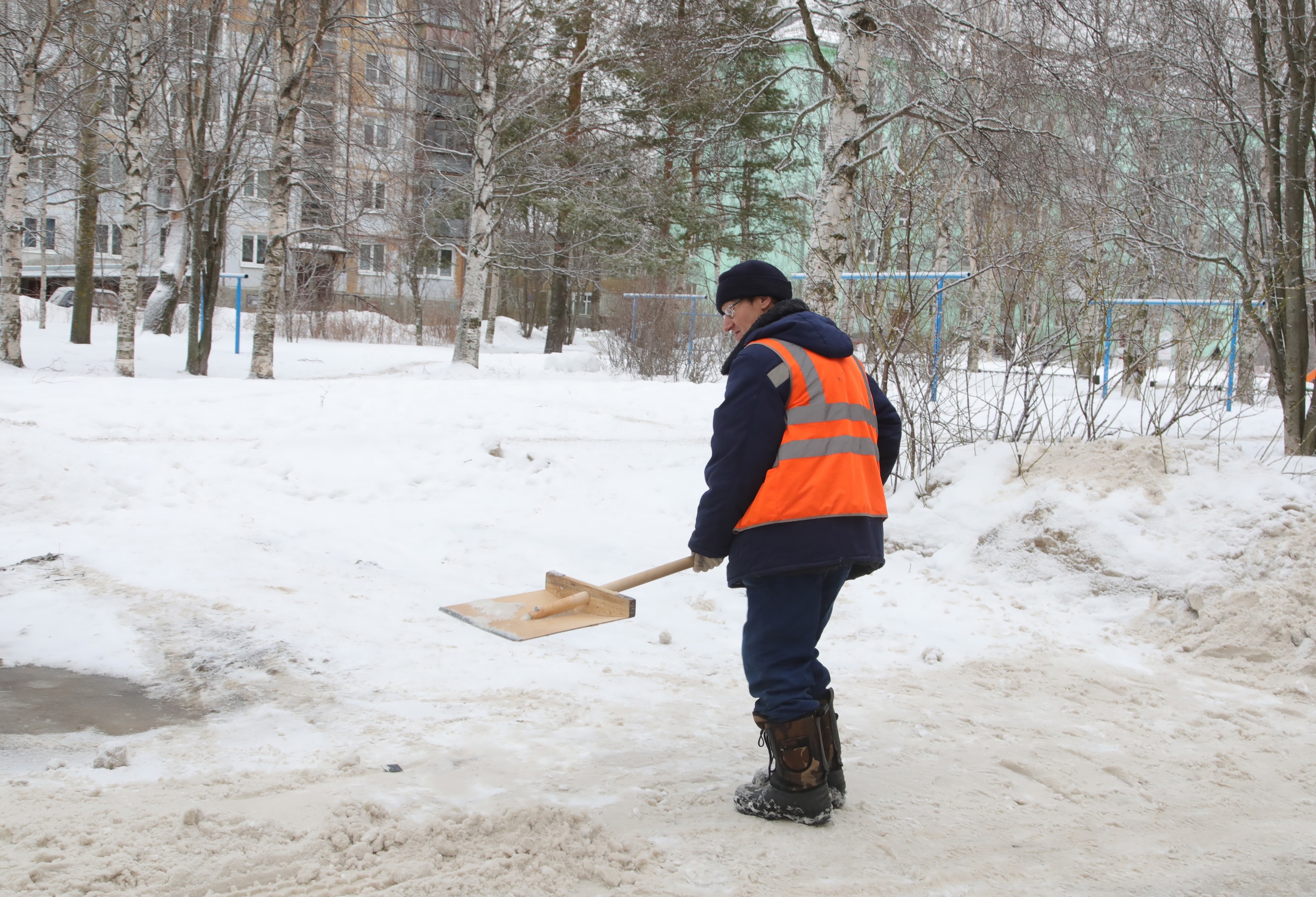 В Северодвинске проходит городской конкурс профессионального мастерства среди дворников В Северодвинске проходит городской конкурс профессионального мастерства среди дворников
