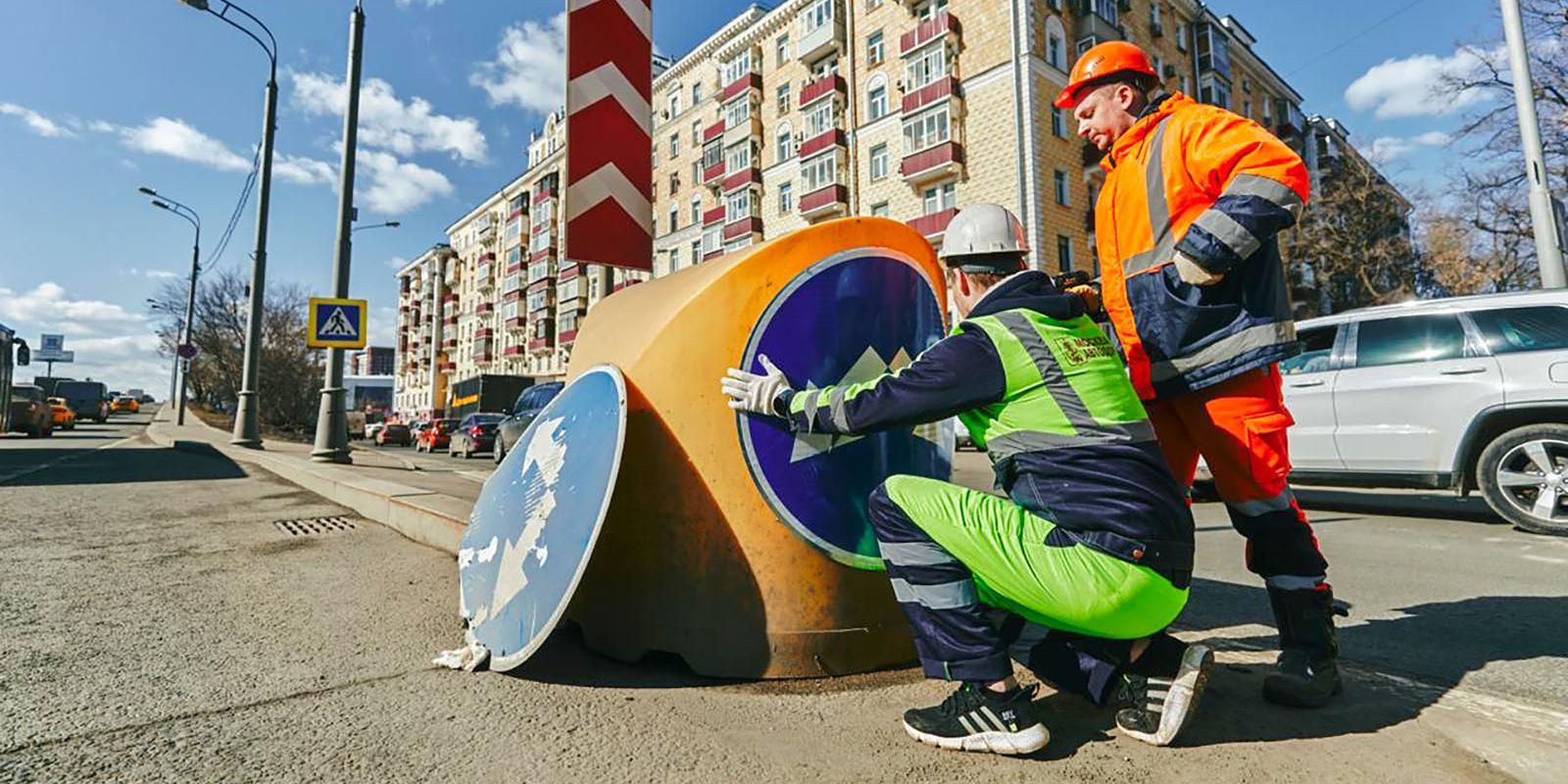 В Москве за полгода обновили почти полтысячи демпферных барьеров на дорогах В Москве за полгода обновили почти полтысячи демпферных барьеров на дорогах