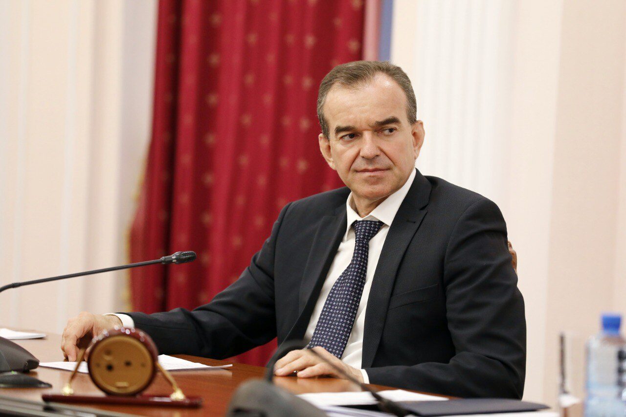 Губернатор Краснодарского края перераспределил 1 млрд рублей из здравоохранения в ЖКХ Губернатор Краснодарского края перераспределил 1 млрд рублей из здравоохранения в ЖКХ