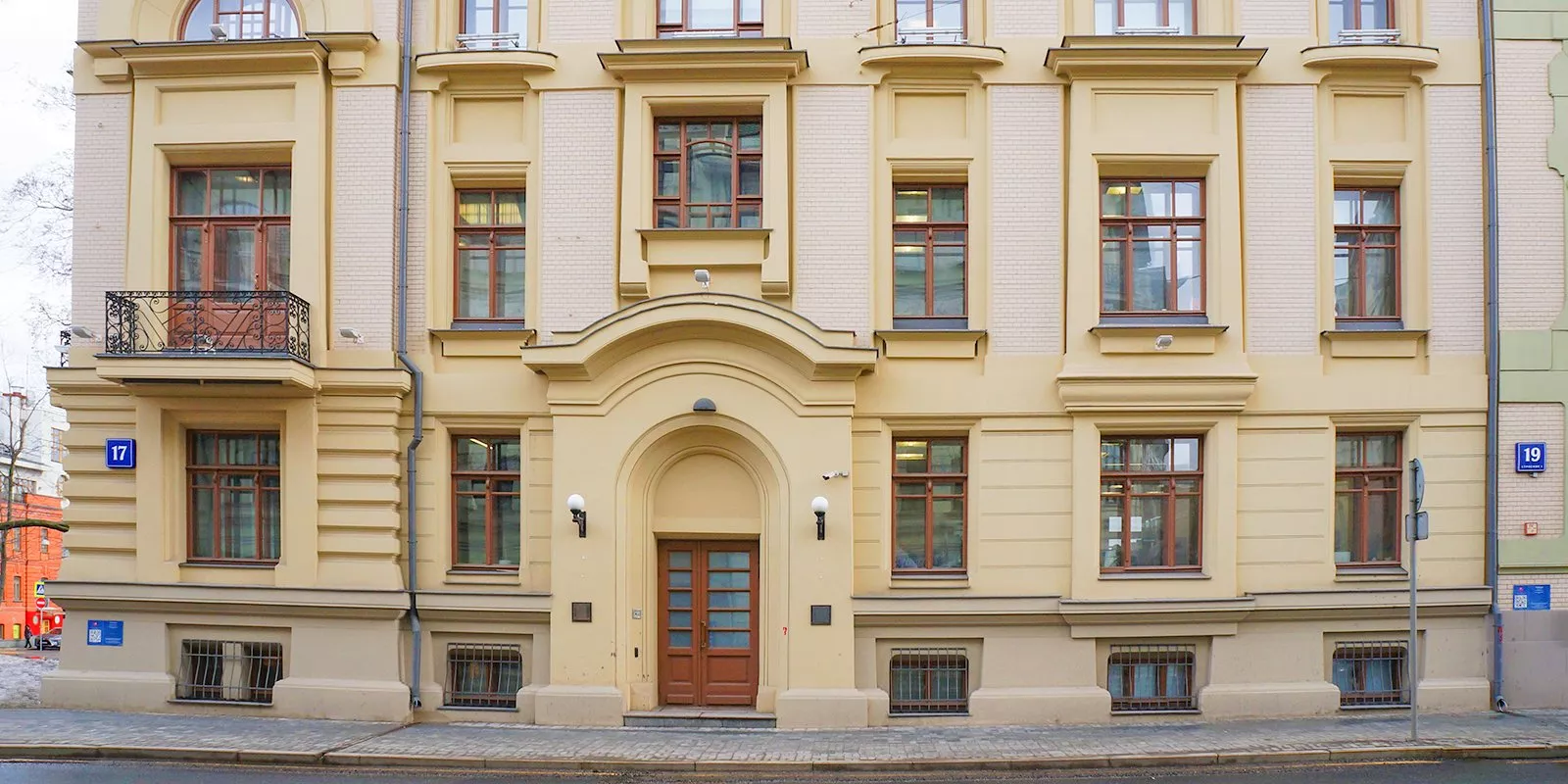 С начала года в Москве отремонтировали более тысячи фасадов жилых домов