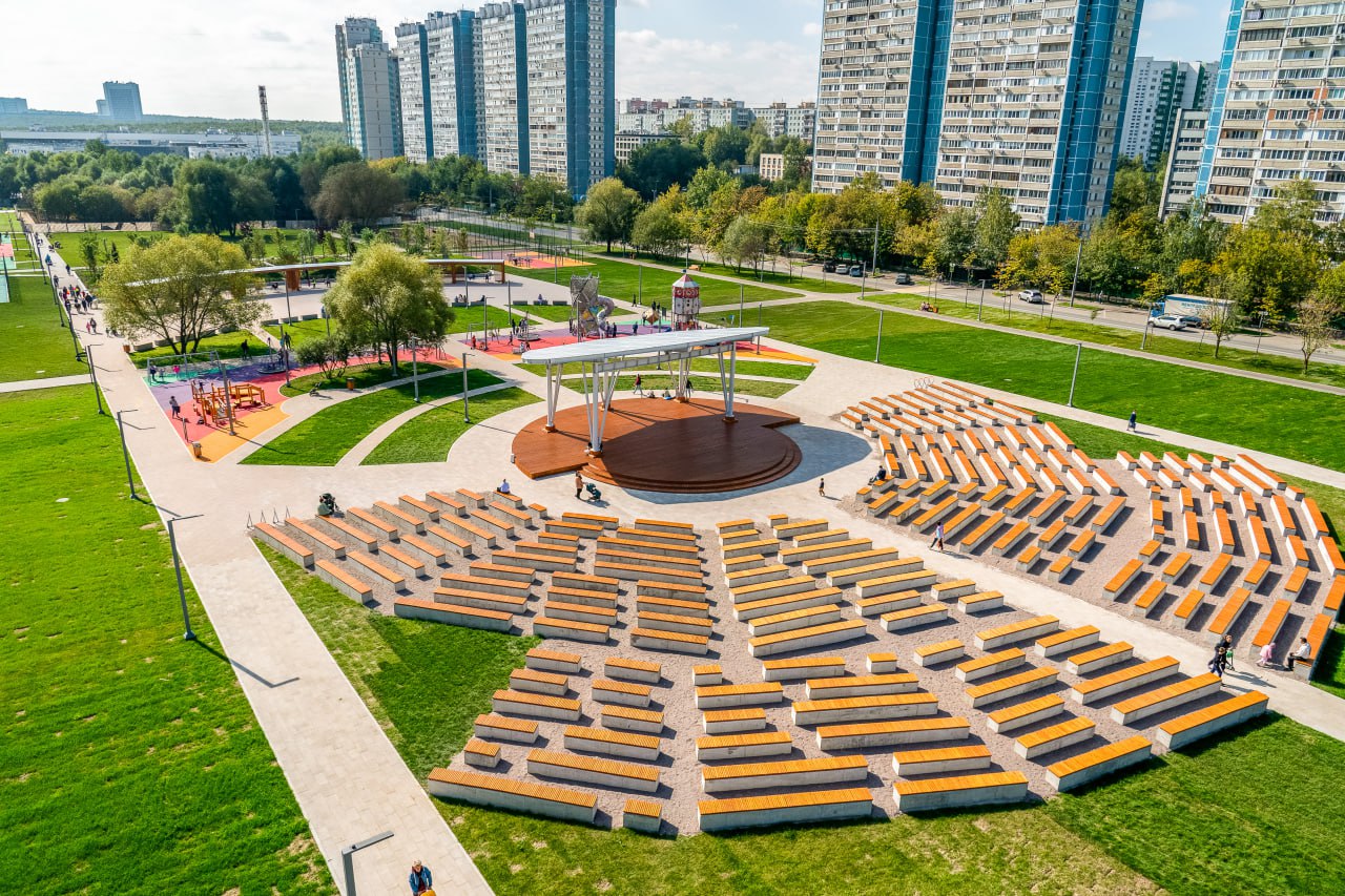 В Москве благоустроили территорию возле Центра фигурного катания