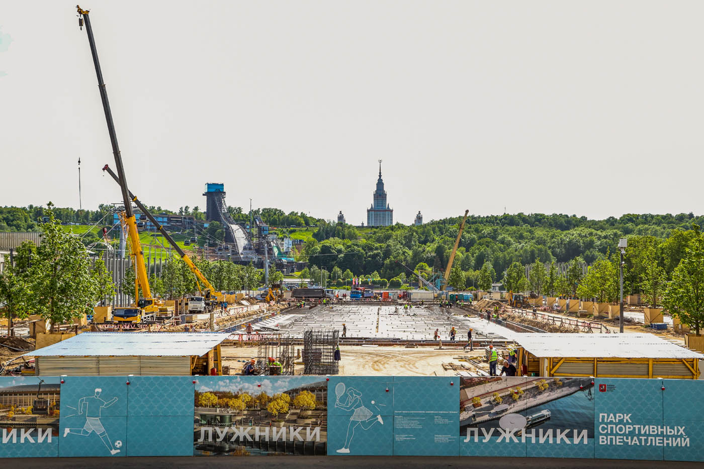На центральной площади олимпийского комплекса «Лужники» появится уникальный фонтан с зеркальной водной гладью На центральной площади олимпийского комплекса «Лужники» появится уникальный фонтан с зеркальной водной гладью