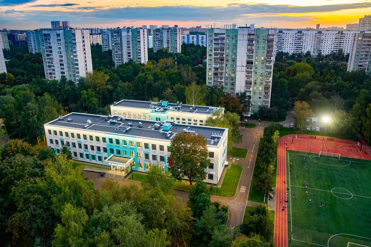 В Москве здания более 50 школ оснастили архитектурно-художественной подсветкой В Москве здания более 50 школ оснастили архитектурно-художественной подсветкой