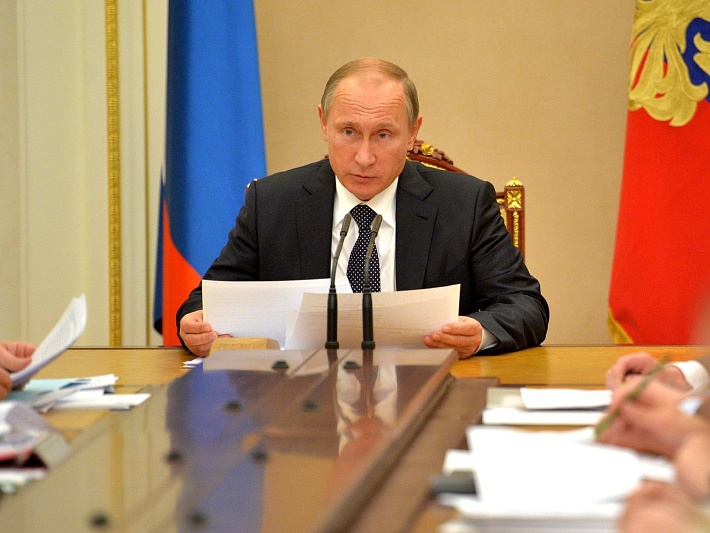 Владимир Путин призвал Минстрой России усилить контроль за расходованием средств конкурса по благоустройству
