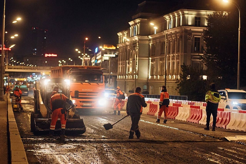 На трех участках Садового кольца в Москве проведут обновление асфальтобетонного покрытия