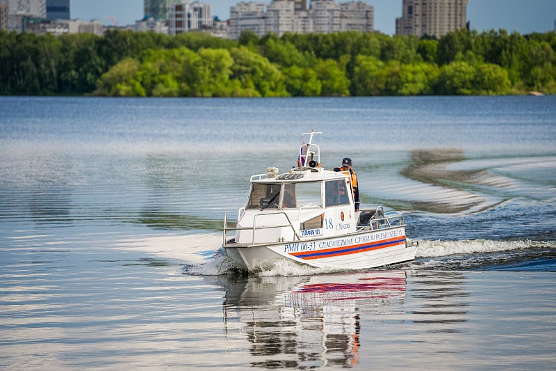Из-за жары в Москве усилили патрулирование водоемов: на дежурство вышел дополнительный штат спасателей