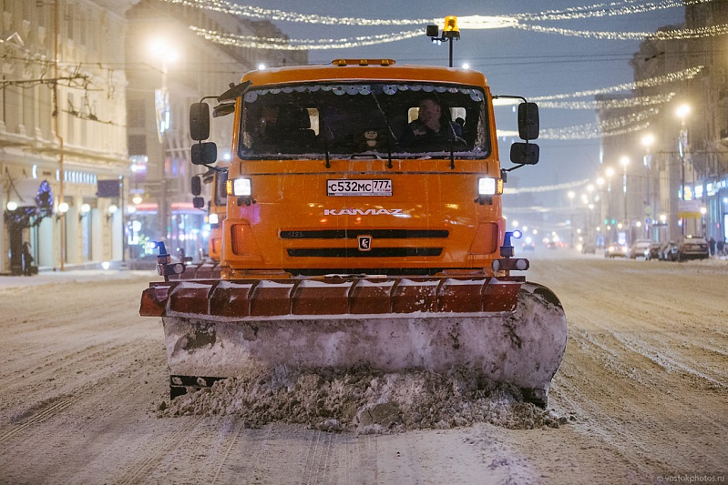 В Москве расчистка улиц от снега ведётся круглосуточно