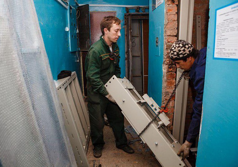 В жилых домах Московской области с начала года заменили 380 лифтов