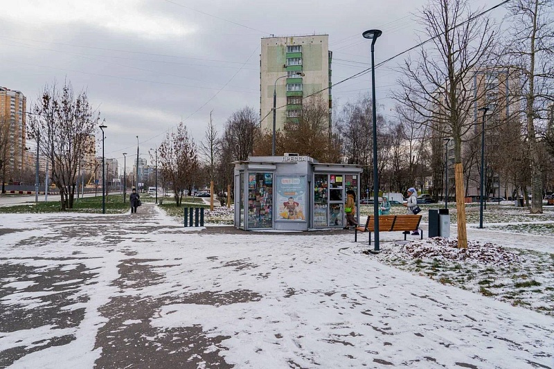 В Москве благоустроили территорию возле станции метро «Яхромская»