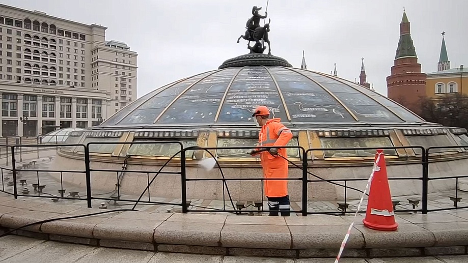 Фонтанный комплекс на Манежной площади готовят к открытию сезона в Москве