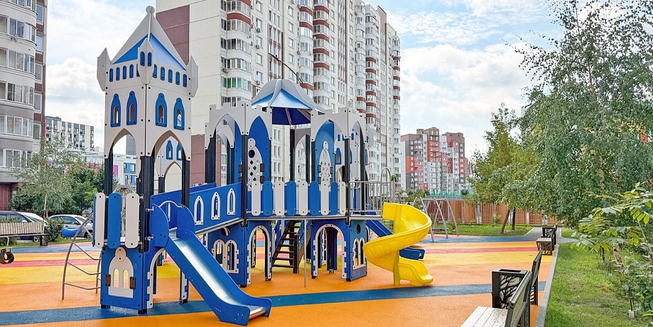 В трех районах Москвы обустроили тематические игровые площадки