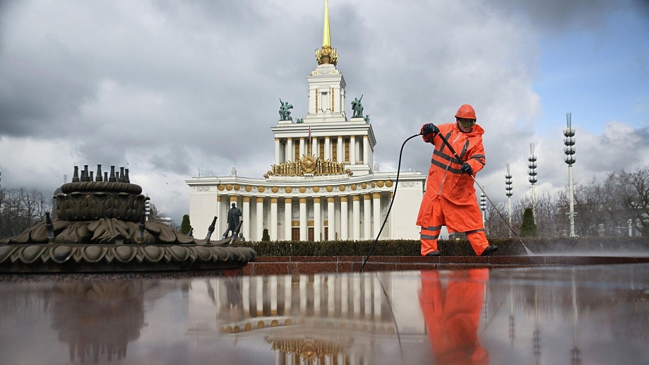 На ВДНХ стартовала подготовка фонтанов к новому сезону