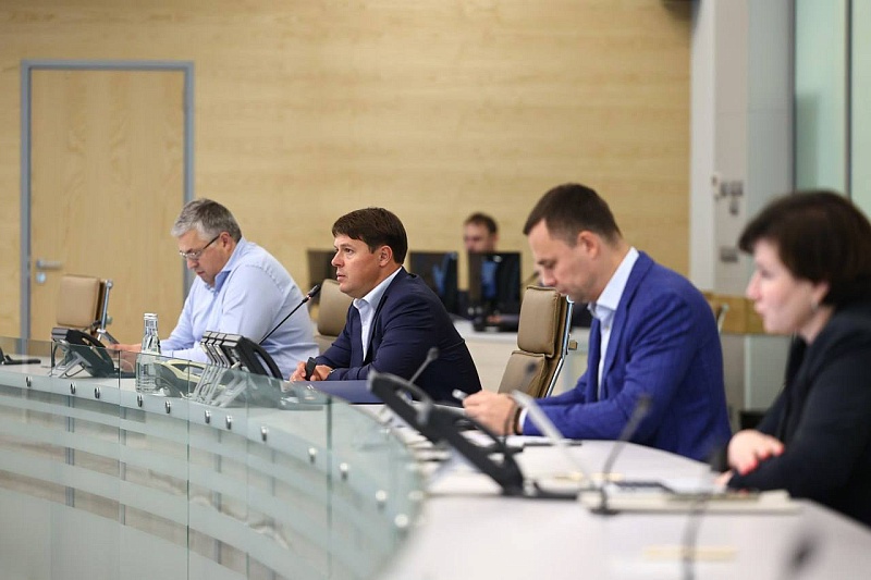 Главы городских округов Подмосковья обсудили ситуацию с запаркованностью во дворах