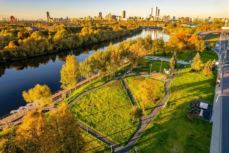 На северо-западе Москвы обустроили прогулочный маршрут вдоль воды