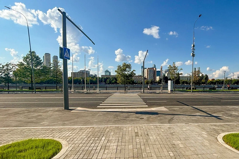 Новодевичья набережная в центре Москвы обновилась после комплексного ремонта