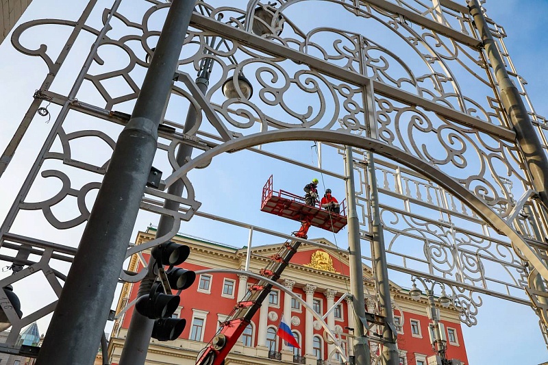 В Москве установили самую длинную новогоднюю арку