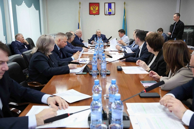 Сахалинская областная Дума рассмотрела законопроект о штрафах за парковку у контейнерных площадок