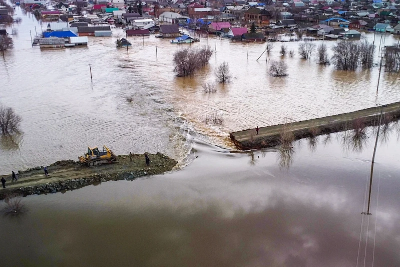 Основное место прорыва дамбы в Орске засыпали